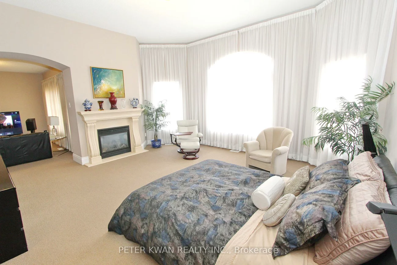 123, Carisbrooke, Bayview Southeast, Aurora