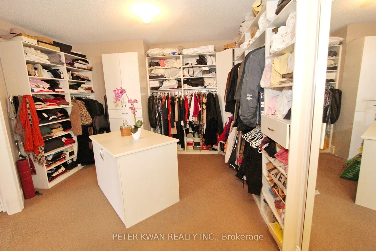 123, Carisbrooke, Bayview Southeast, Aurora