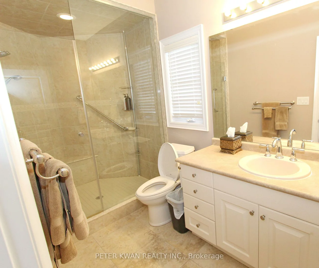 123, Carisbrooke, Bayview Southeast, Aurora