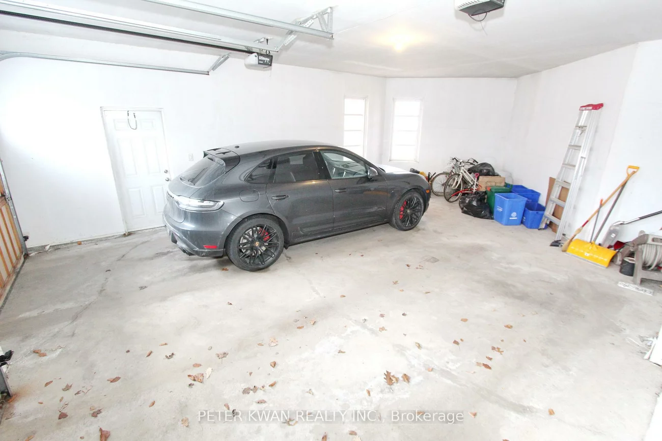 123, Carisbrooke, Bayview Southeast, Aurora