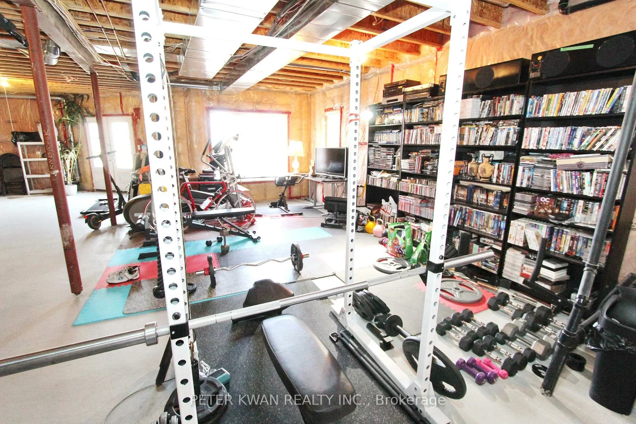 123, Carisbrooke, Bayview Southeast, Aurora
