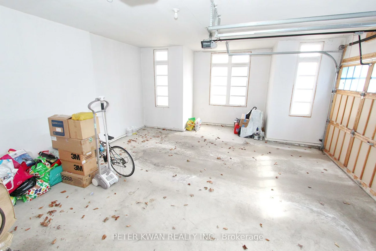 123, Carisbrooke, Bayview Southeast, Aurora