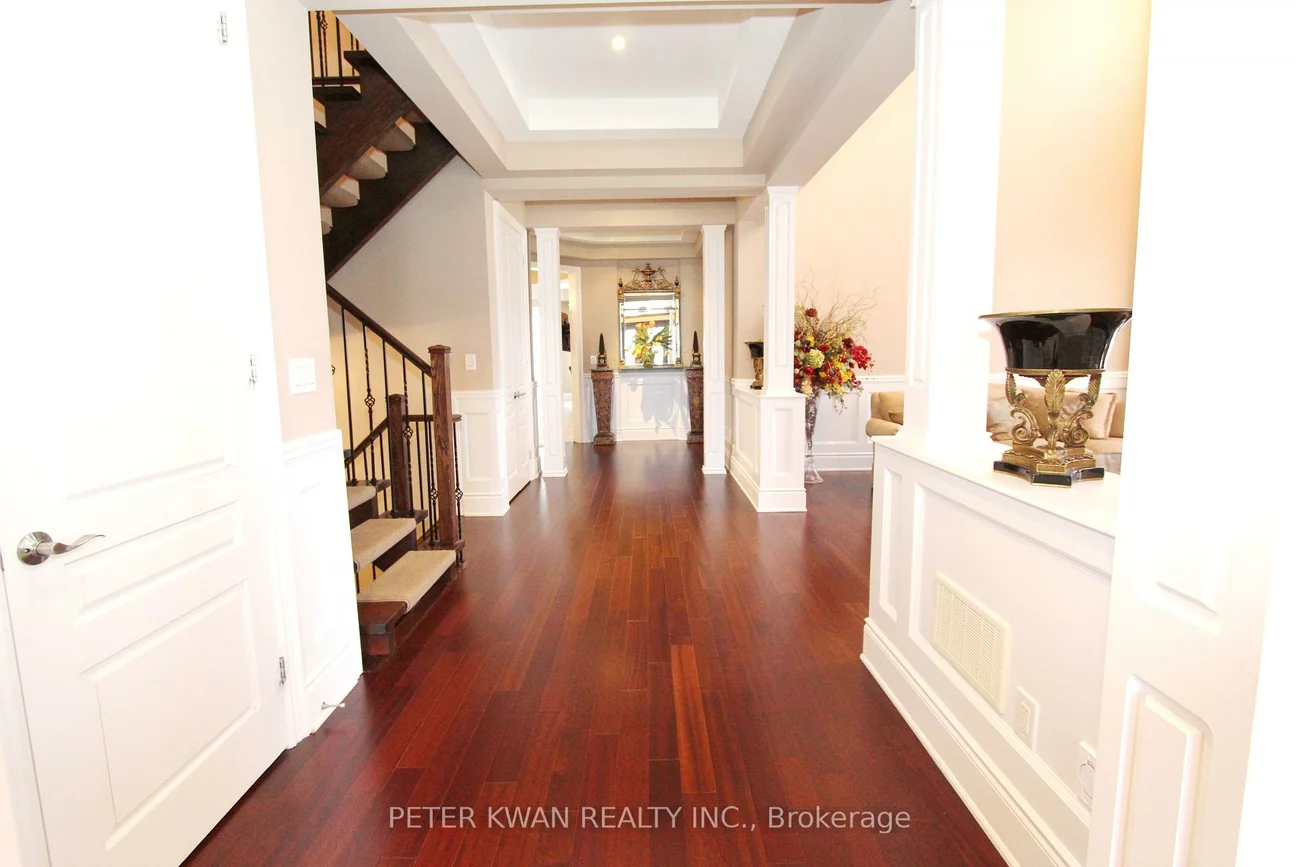 123, Carisbrooke, Bayview Southeast, Aurora