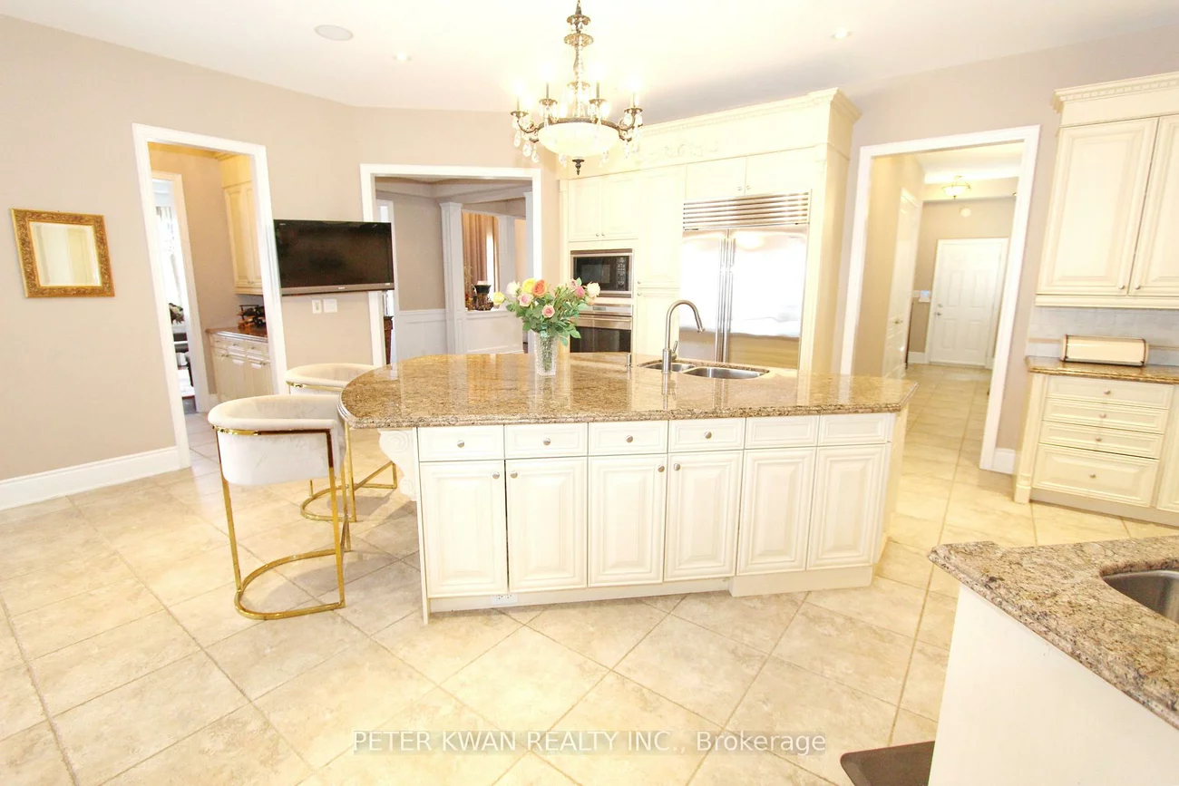 123, Carisbrooke, Bayview Southeast, Aurora