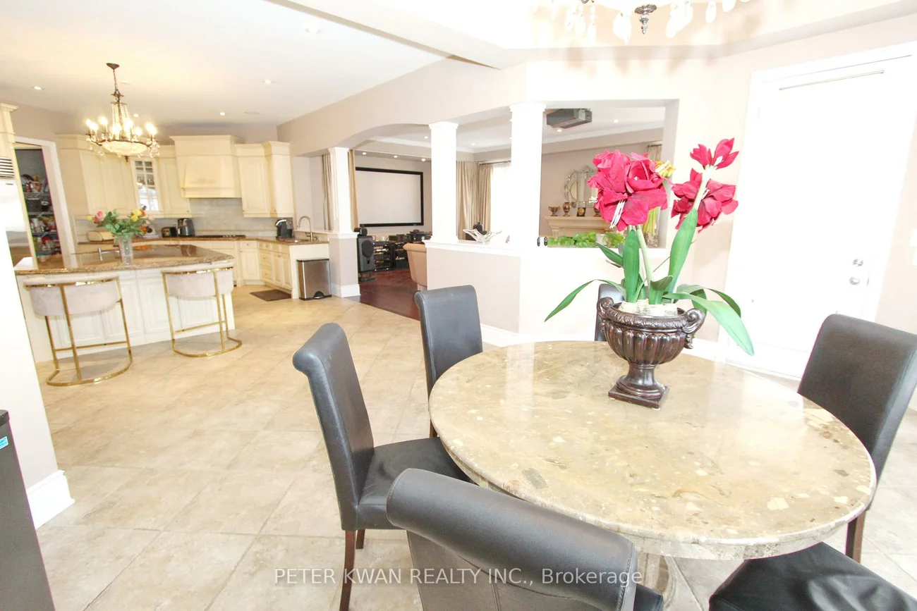 123, Carisbrooke, Bayview Southeast, Aurora