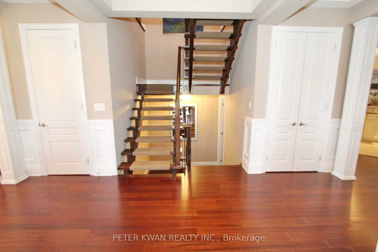 123, Carisbrooke, Bayview Southeast, Aurora