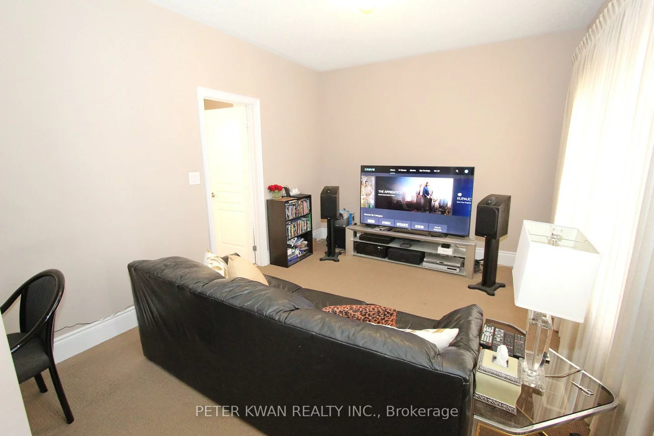 123, Carisbrooke, Bayview Southeast, Aurora