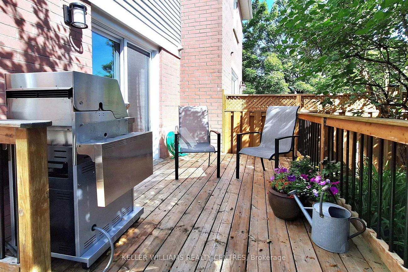 27, Hawthorne, Aurora Village, Aurora