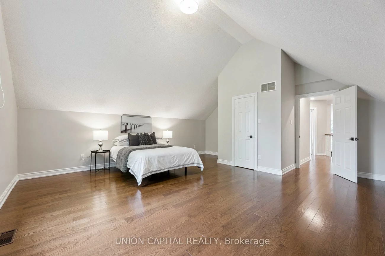 86, Charing, Aurora Highlands, Aurora