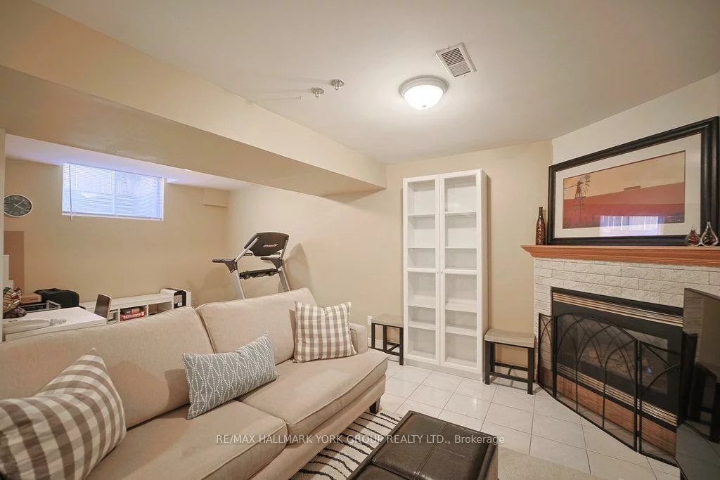 63, Crawford Rose, Aurora Heights, Aurora