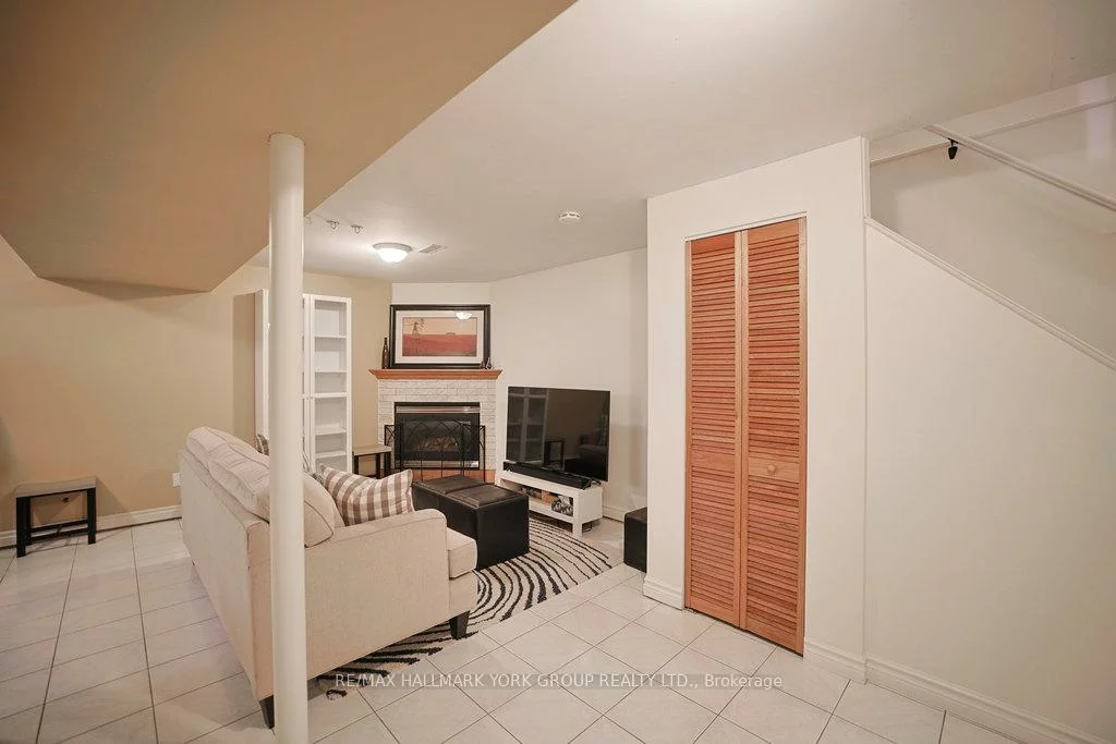 63, Crawford Rose, Aurora Heights, Aurora