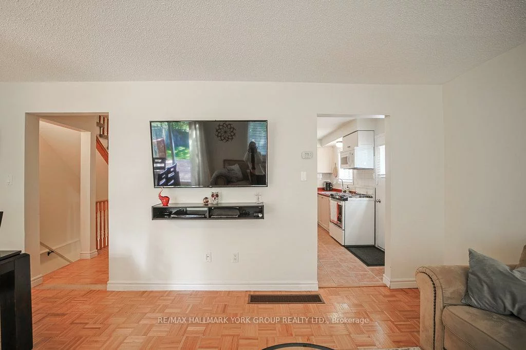 63, Crawford Rose, Aurora Heights, Aurora