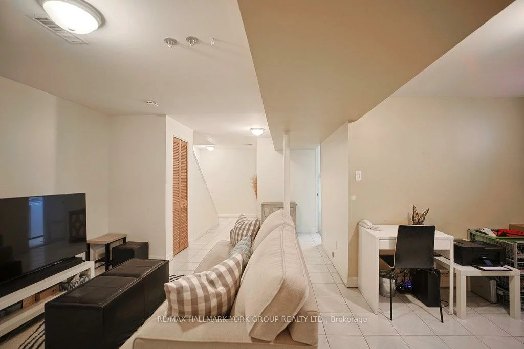 63, Crawford Rose, Aurora Heights, Aurora