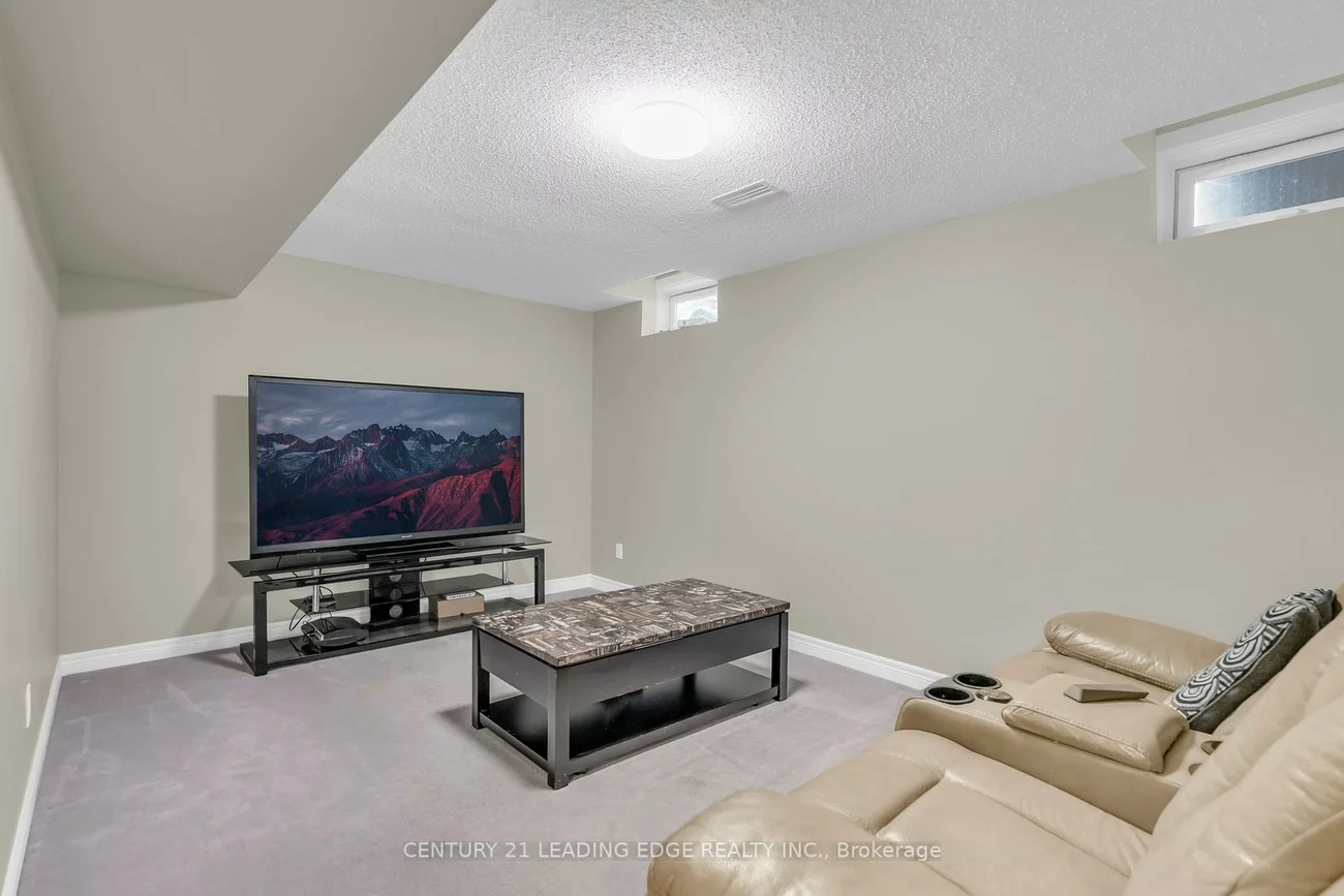 288, Kirkvalley, Bayview Wellington, Aurora