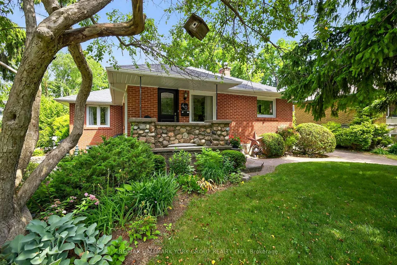 40, Kennedy, Aurora Village, Aurora