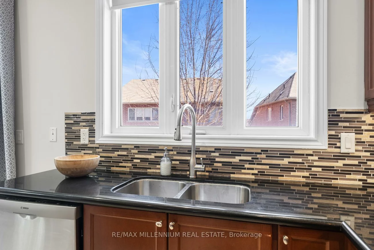 433, Mavrinac, Bayview Northeast, Aurora
