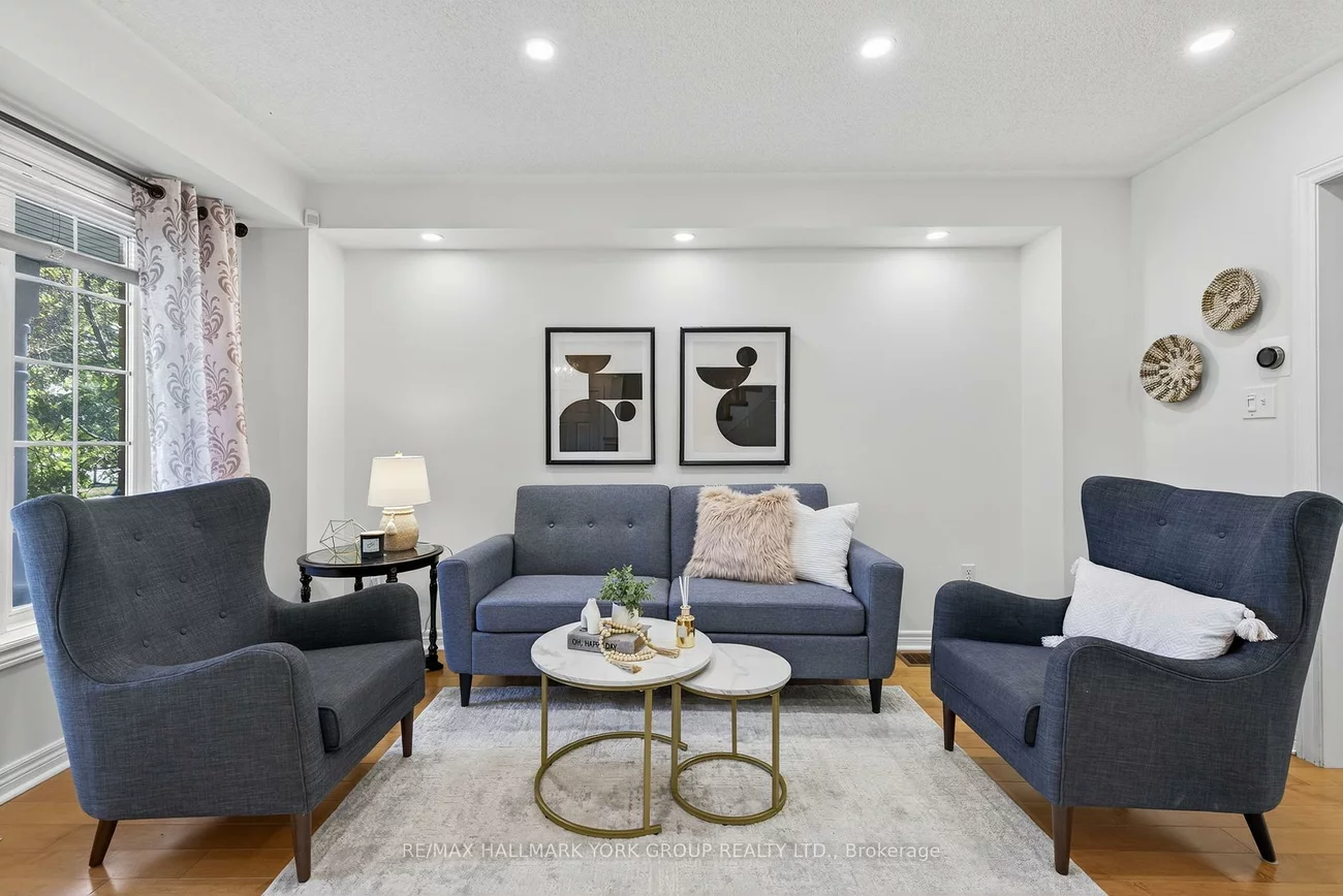 393, Hollandview, Bayview Wellington, Aurora