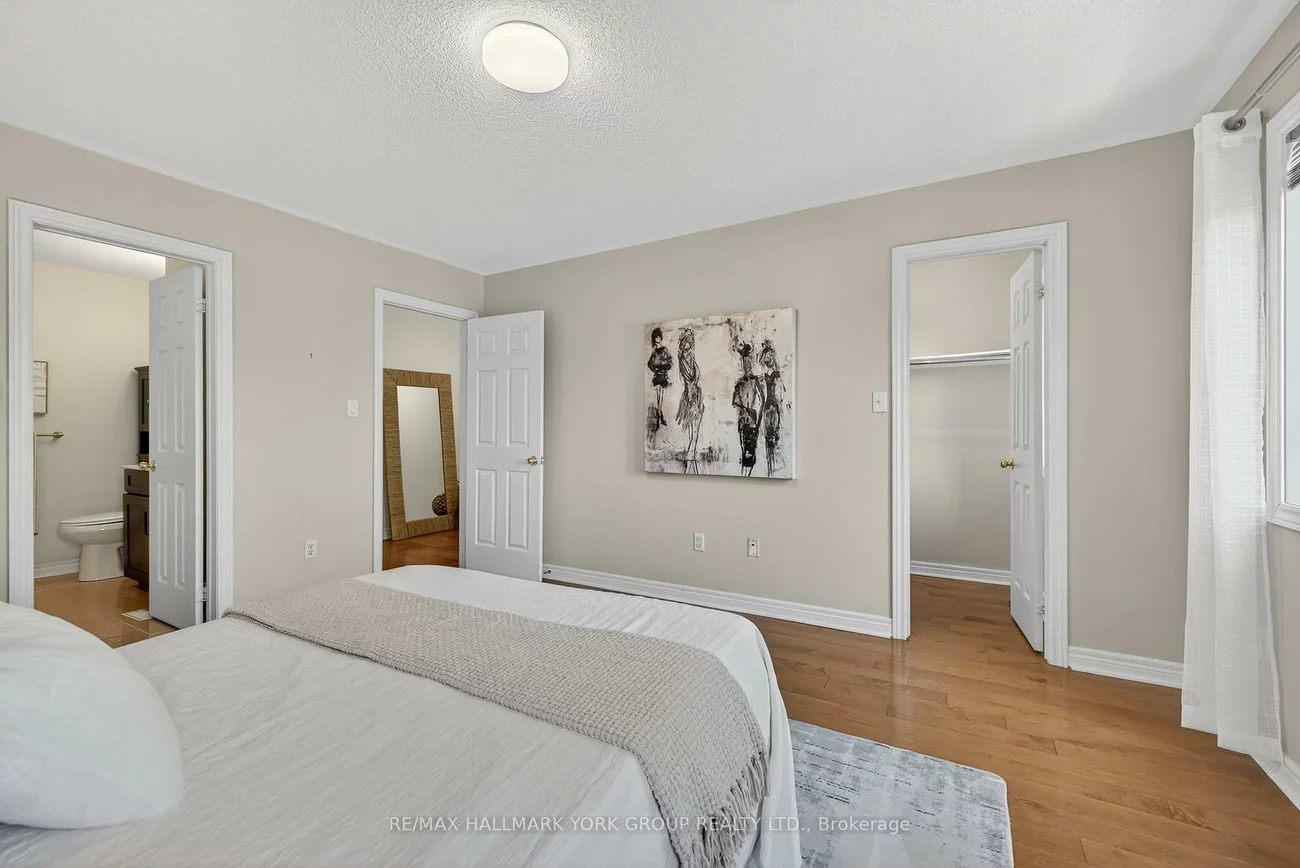 393, Hollandview, Bayview Wellington, Aurora