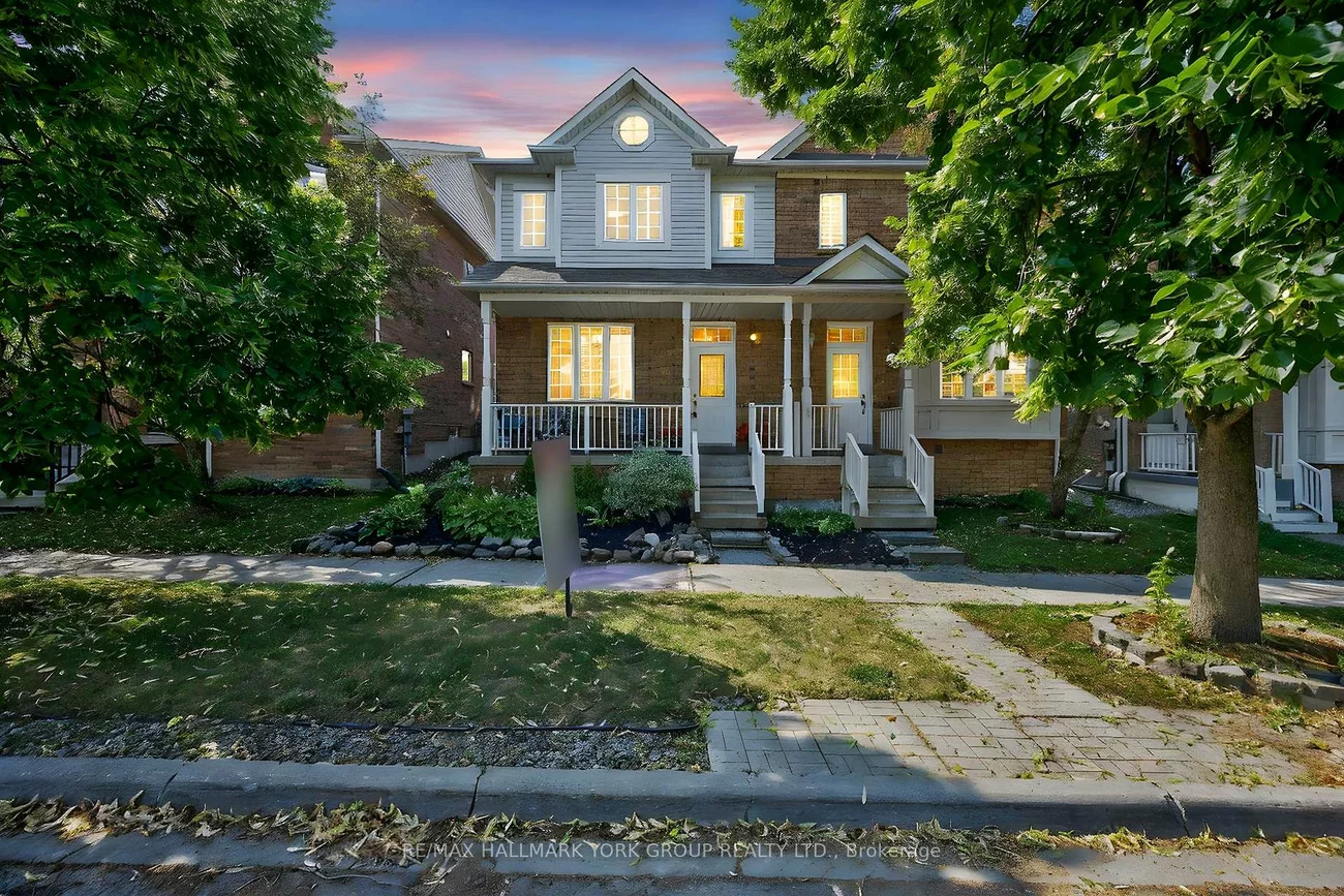 393, Hollandview, Bayview Wellington, Aurora
