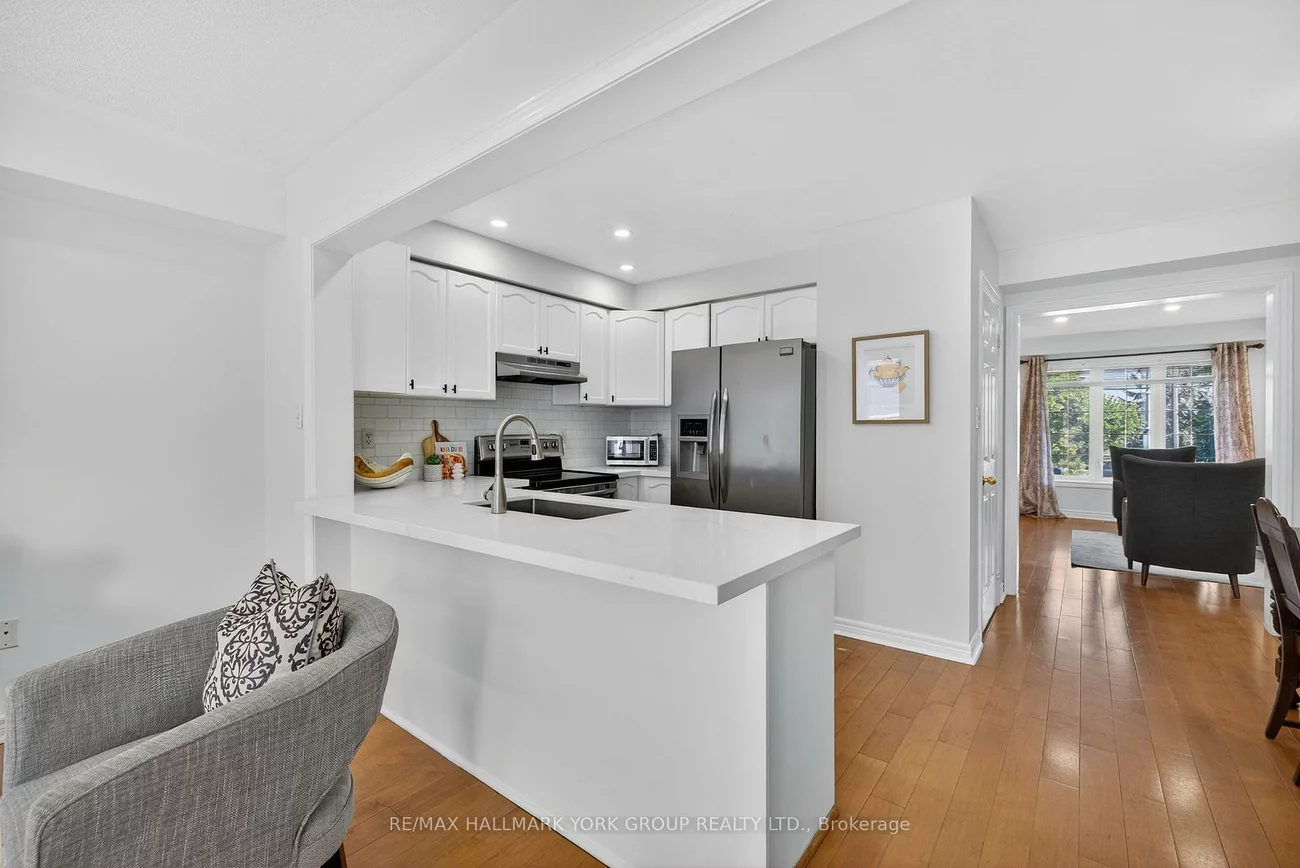 393, Hollandview, Bayview Wellington, Aurora