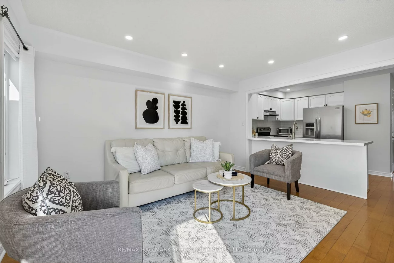 393, Hollandview, Bayview Wellington, Aurora
