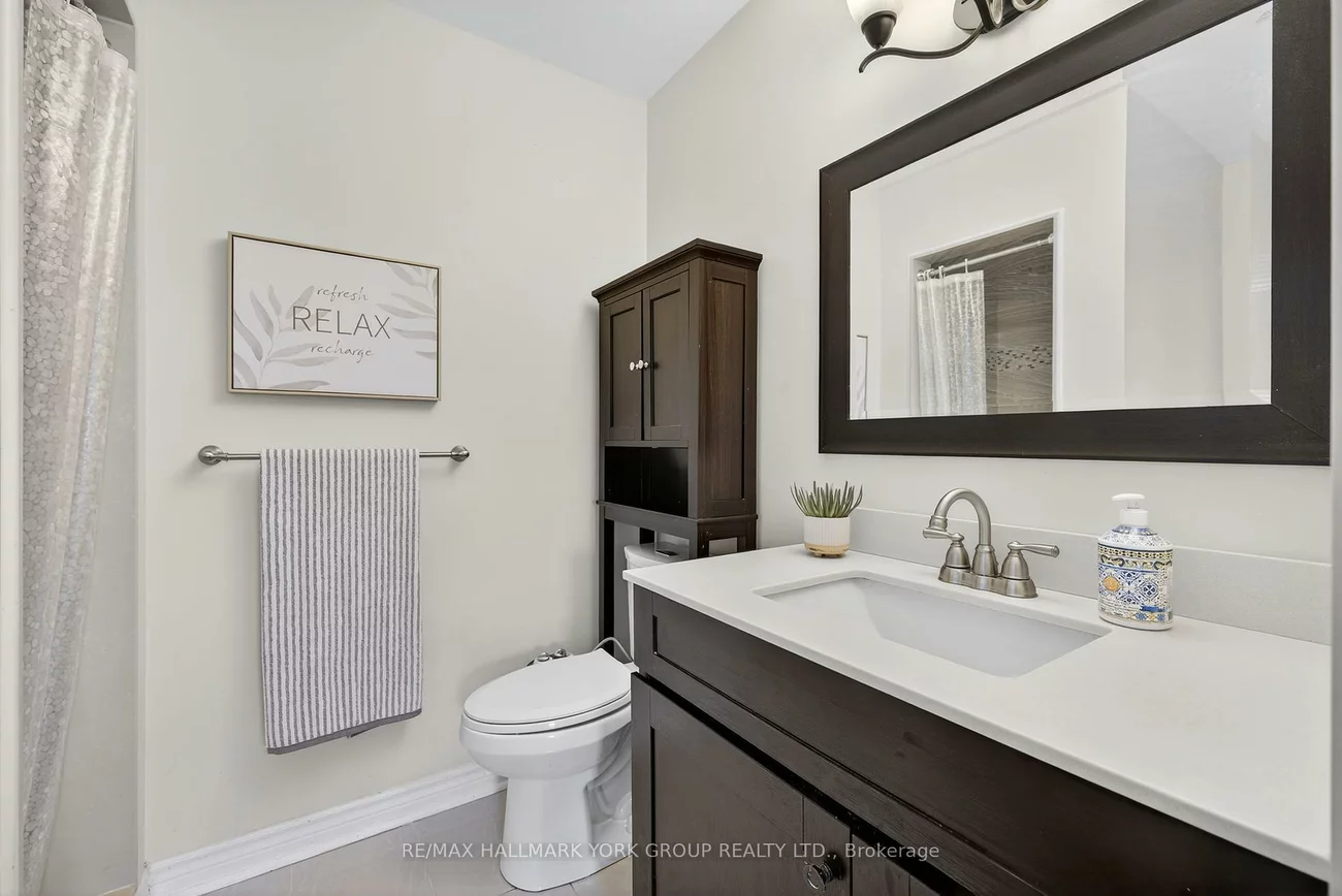 393, Hollandview, Bayview Wellington, Aurora