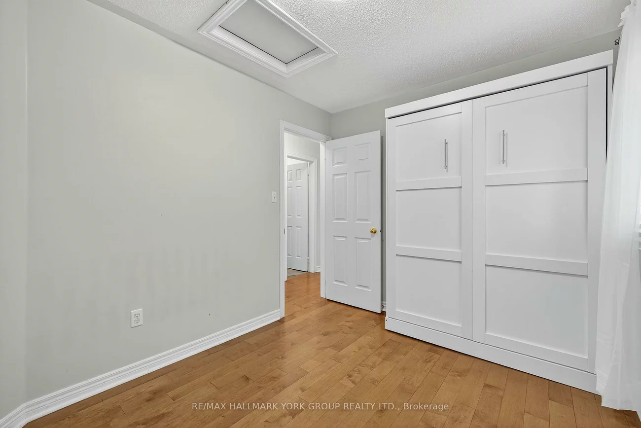 393, Hollandview, Bayview Wellington, Aurora