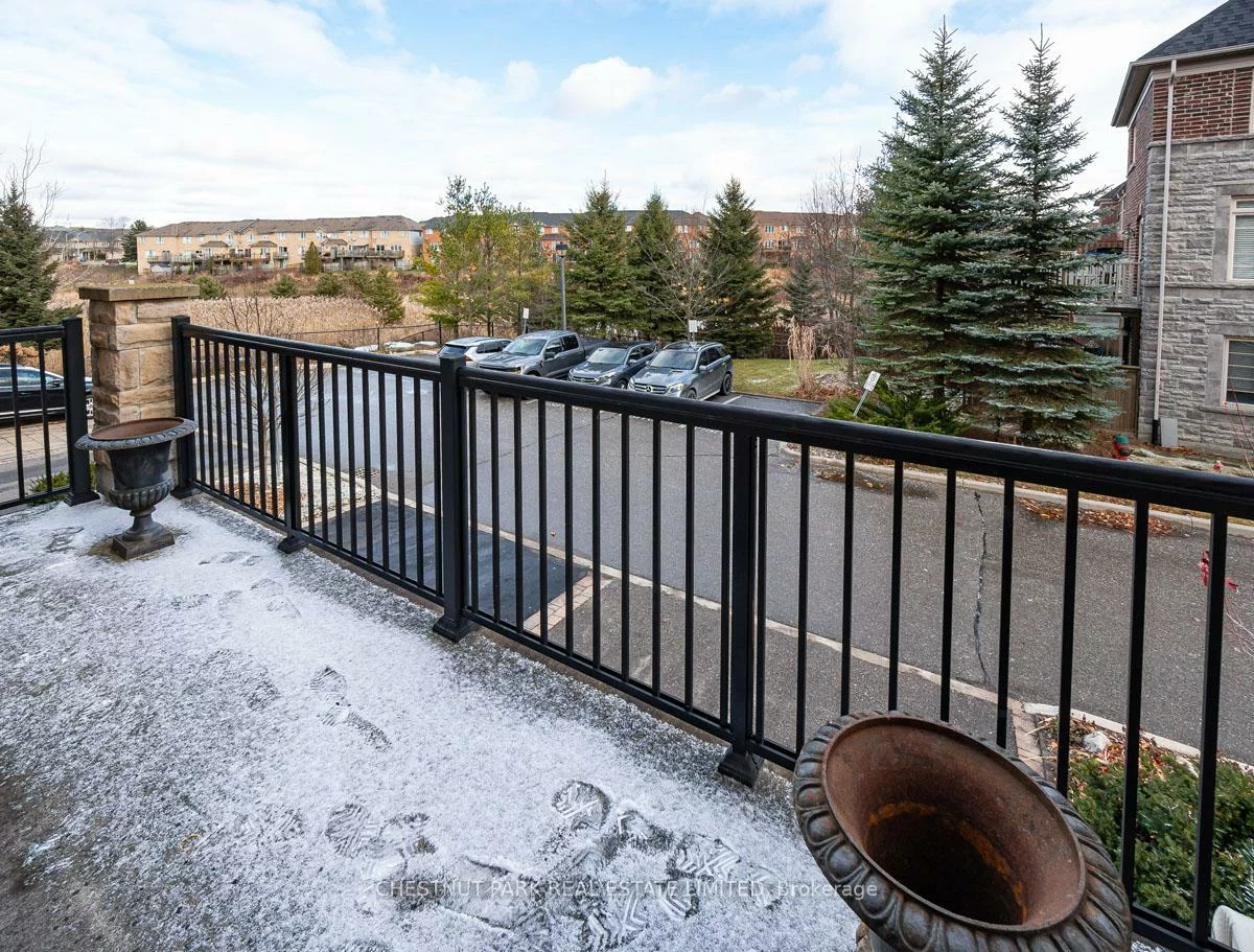 66, Chapman, Aurora Grove, Aurora