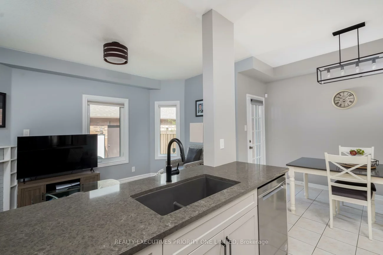 372, John West, Bayview Wellington, Aurora