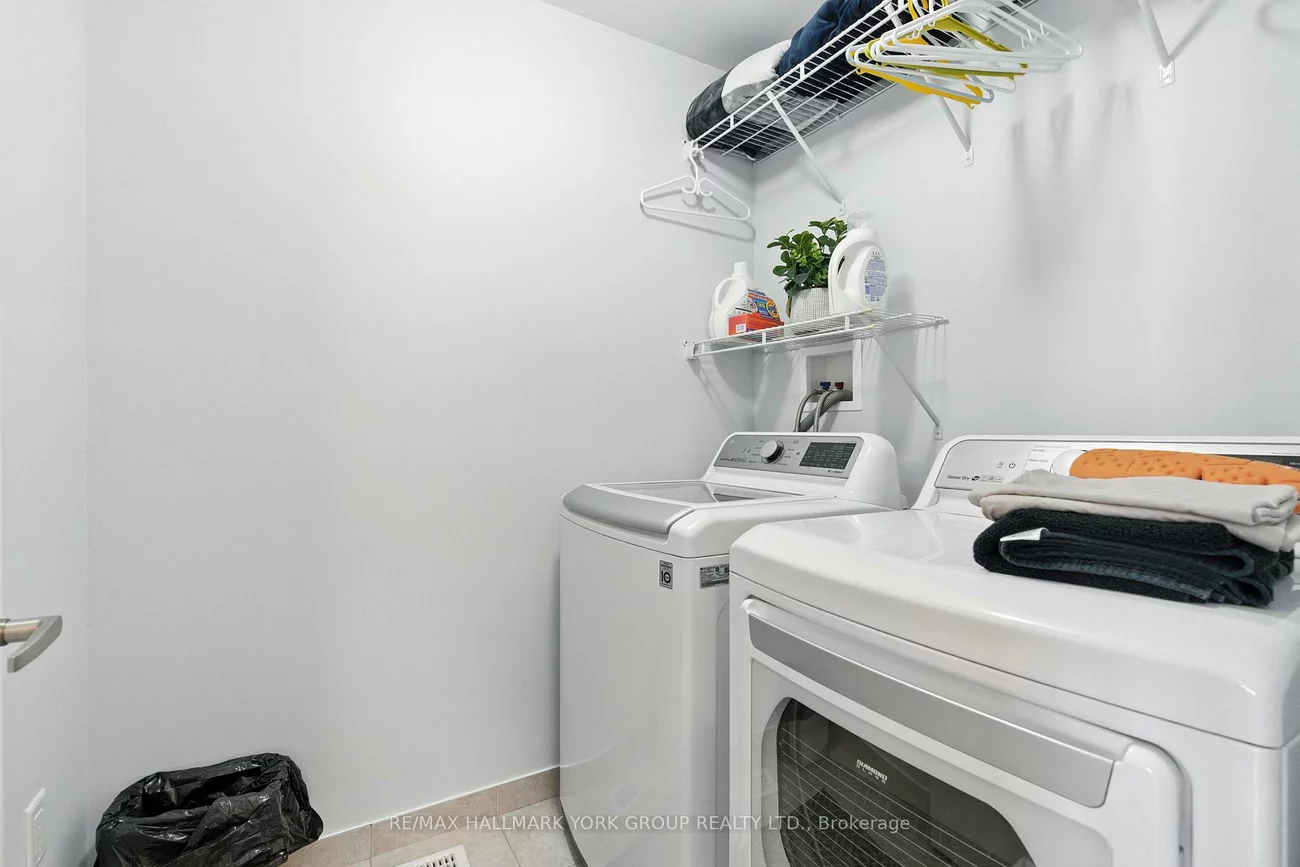 40, Hutt, Bayview Northeast, Aurora