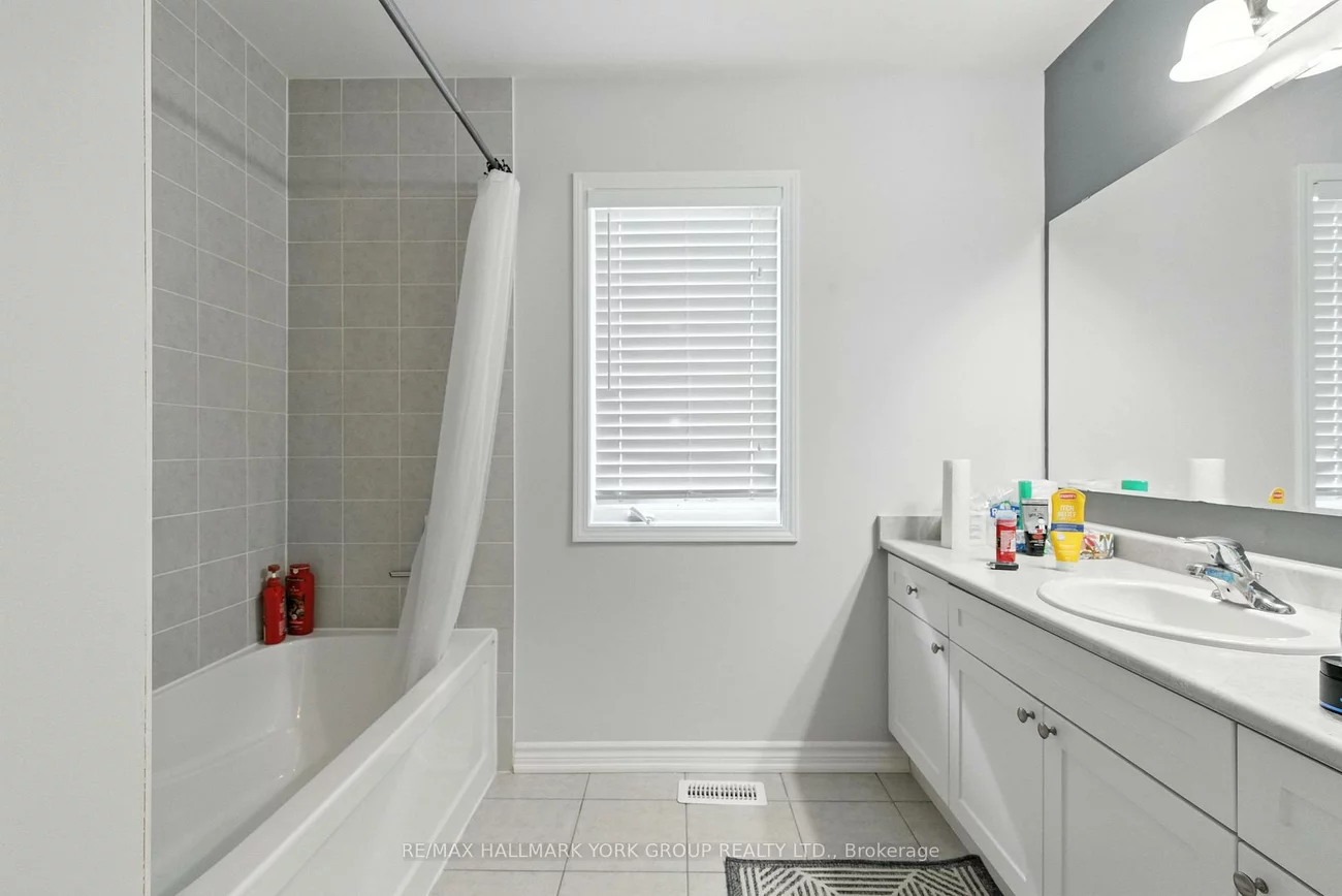 40, Hutt, Bayview Northeast, Aurora