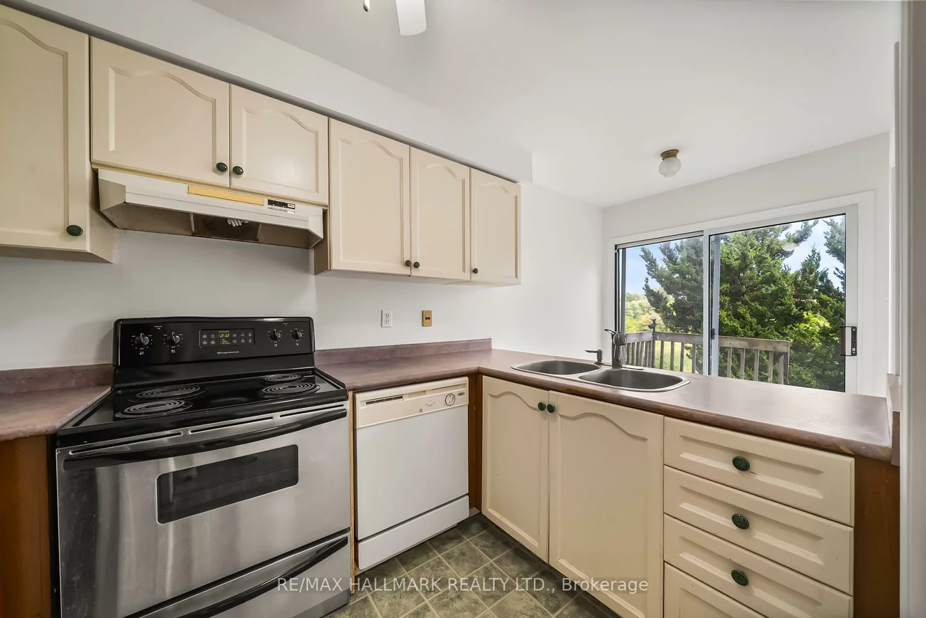 302, Pinnacle, Bayview Wellington, Aurora