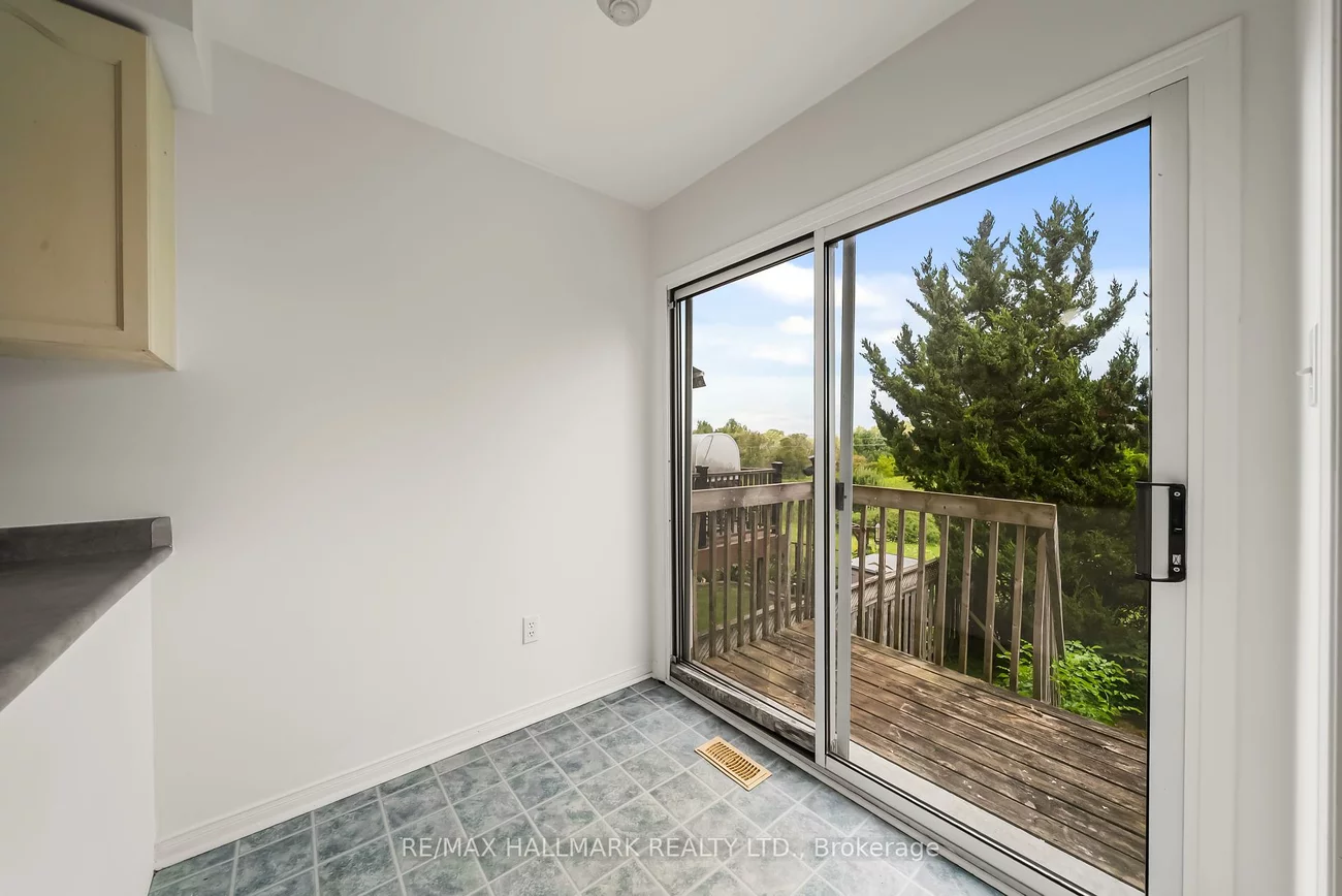 302, Pinnacle, Bayview Wellington, Aurora