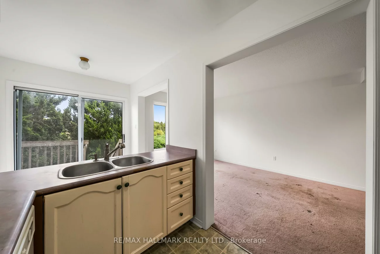 302, Pinnacle, Bayview Wellington, Aurora