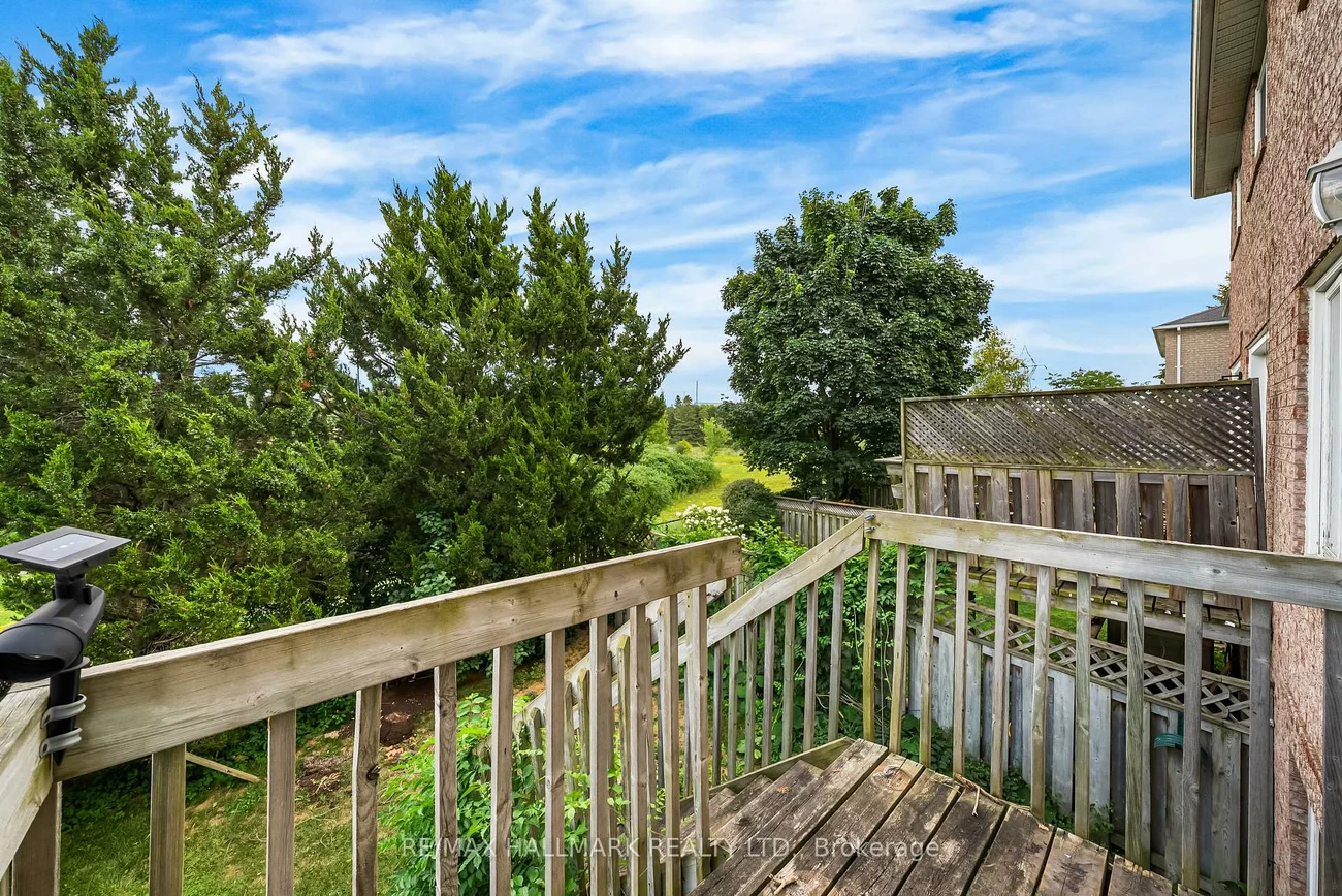 302, Pinnacle, Bayview Wellington, Aurora