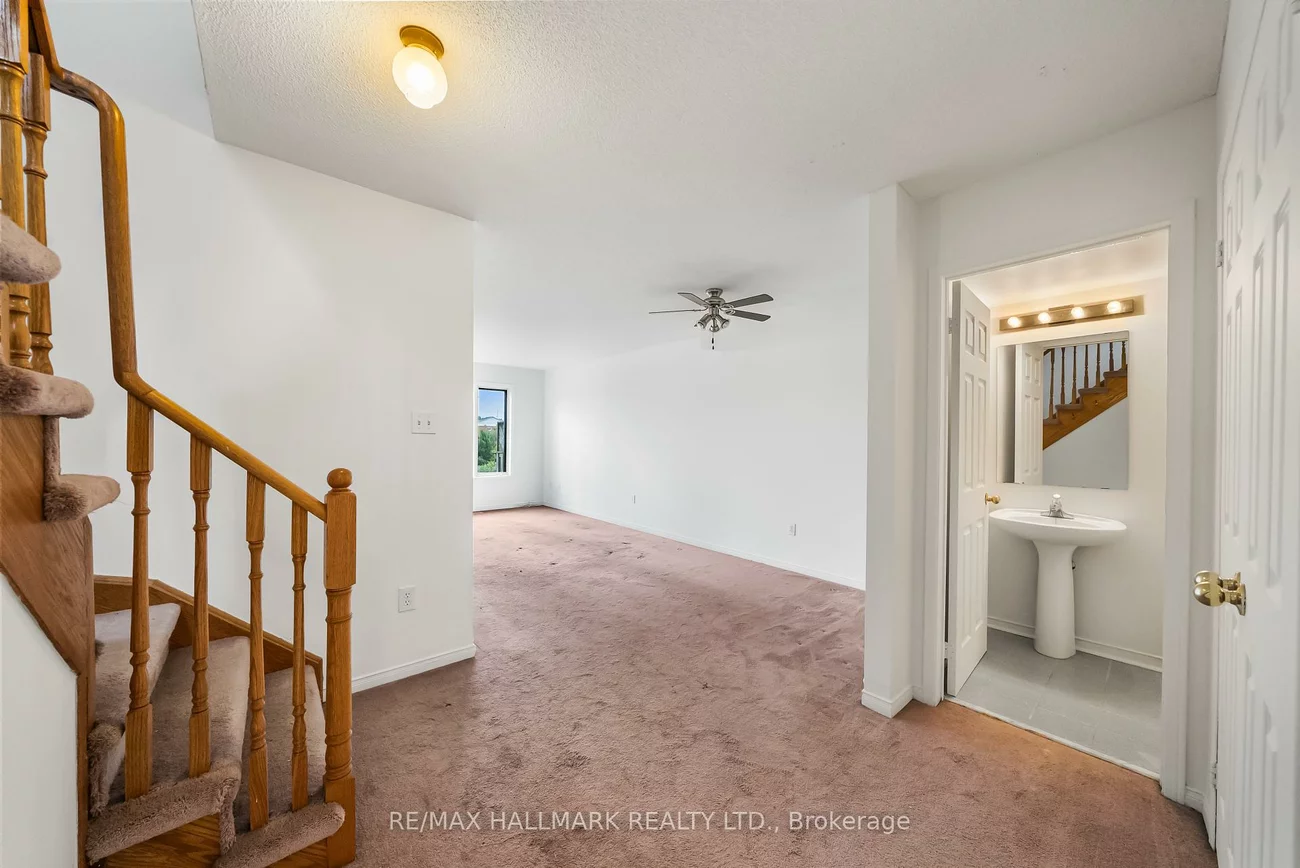 302, Pinnacle, Bayview Wellington, Aurora