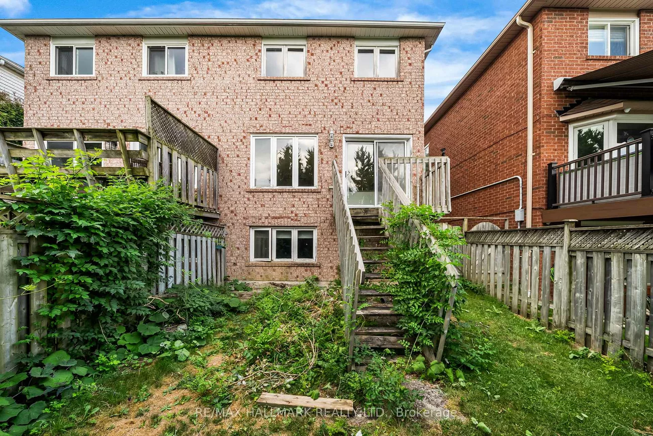 302, Pinnacle, Bayview Wellington, Aurora