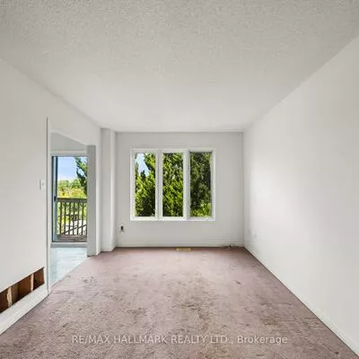 302, Pinnacle, Bayview Wellington, Aurora