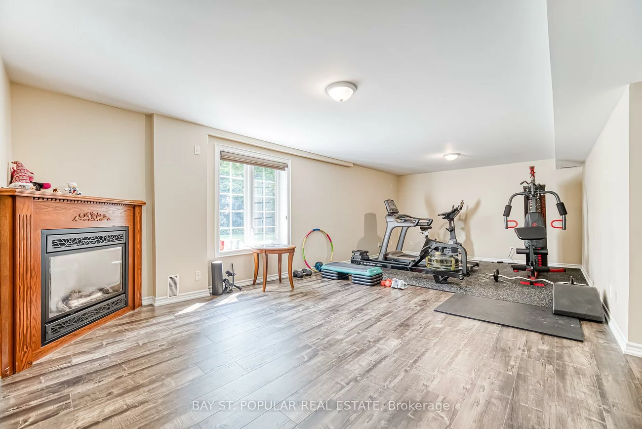 1, Hilldale, Aurora Heights, Aurora