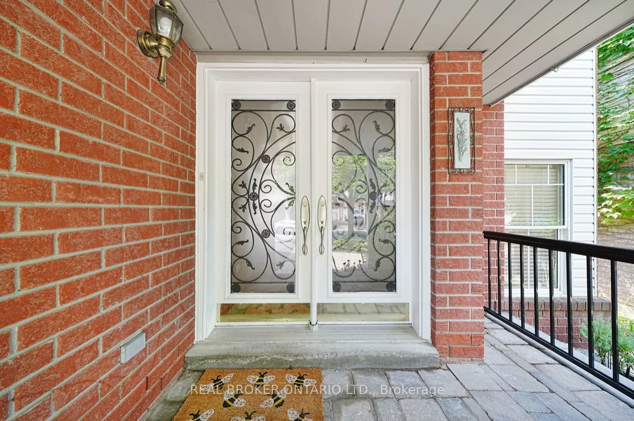 39, Woodroof, Bayview Wellington, Aurora