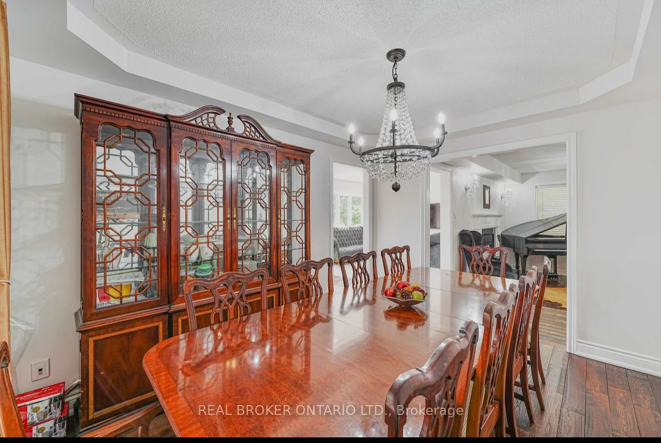 39, Woodroof, Bayview Wellington, Aurora