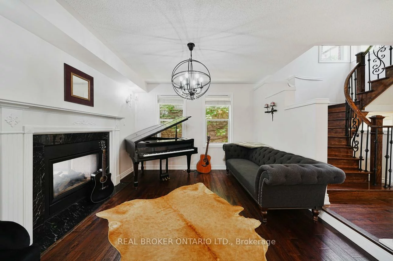 39, Woodroof, Bayview Wellington, Aurora