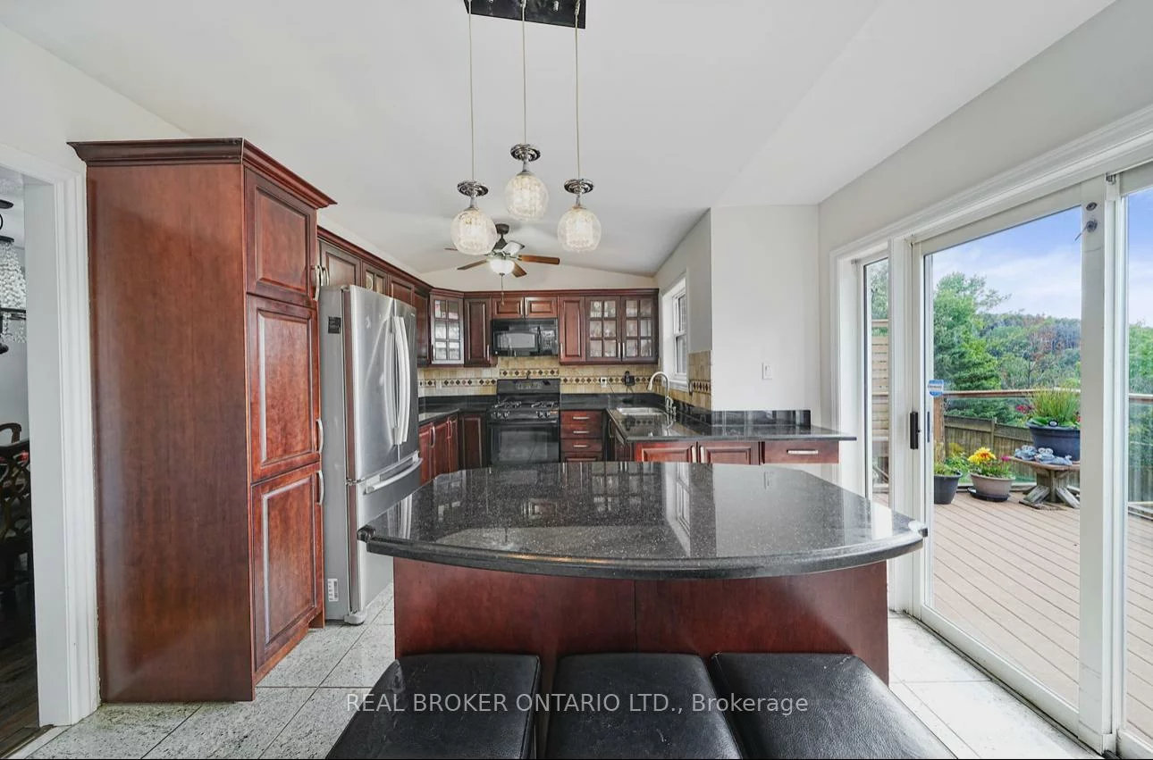 39, Woodroof, Bayview Wellington, Aurora