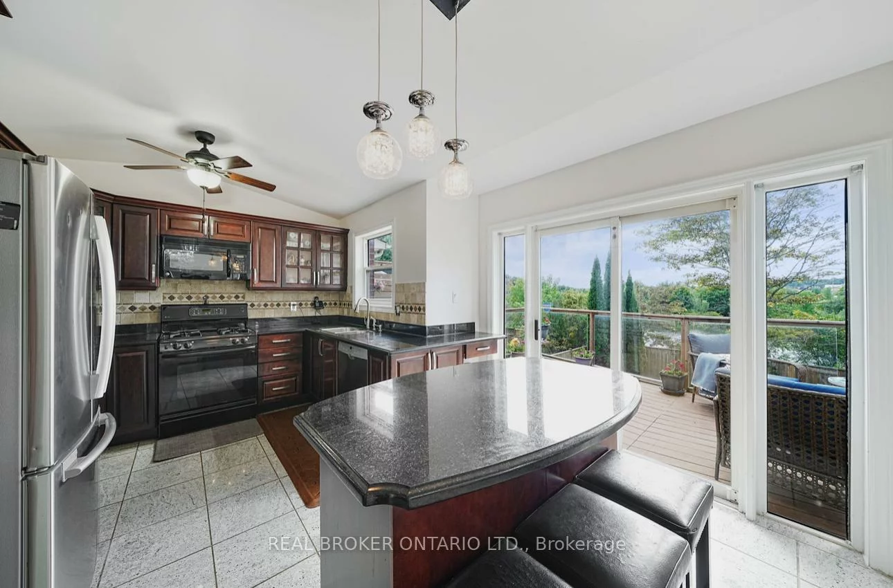 39, Woodroof, Bayview Wellington, Aurora