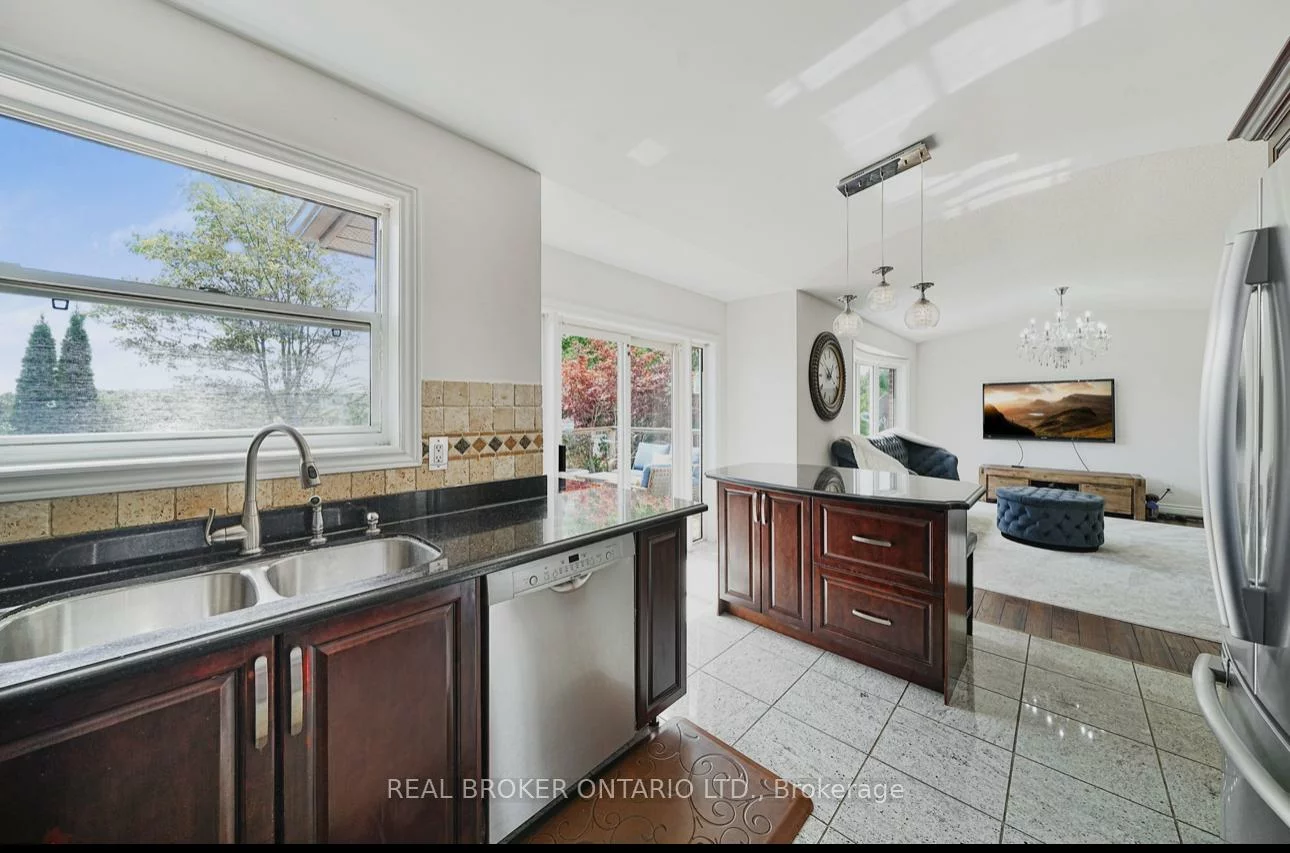 39, Woodroof, Bayview Wellington, Aurora
