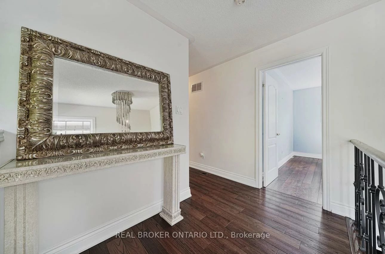 39, Woodroof, Bayview Wellington, Aurora
