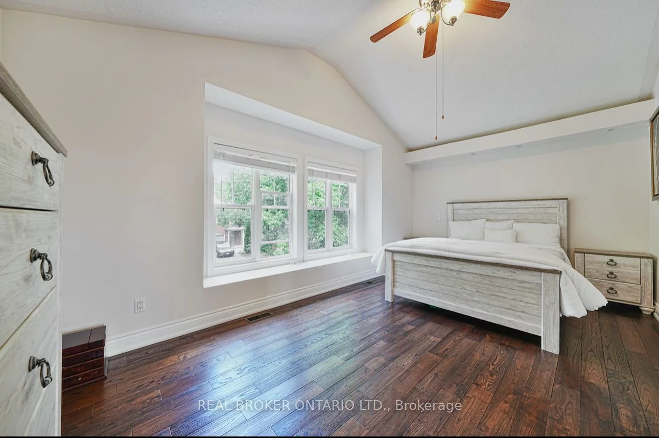 39, Woodroof, Bayview Wellington, Aurora