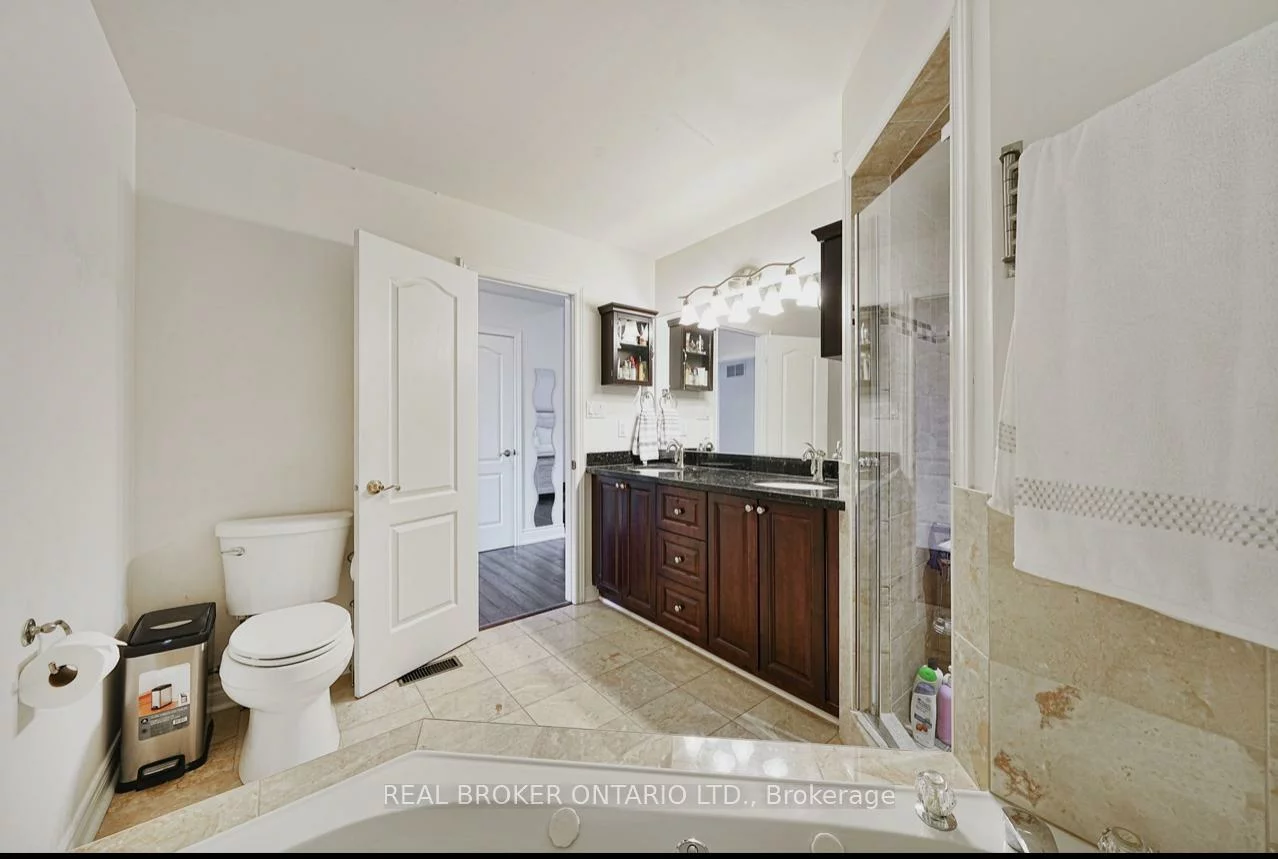 39, Woodroof, Bayview Wellington, Aurora