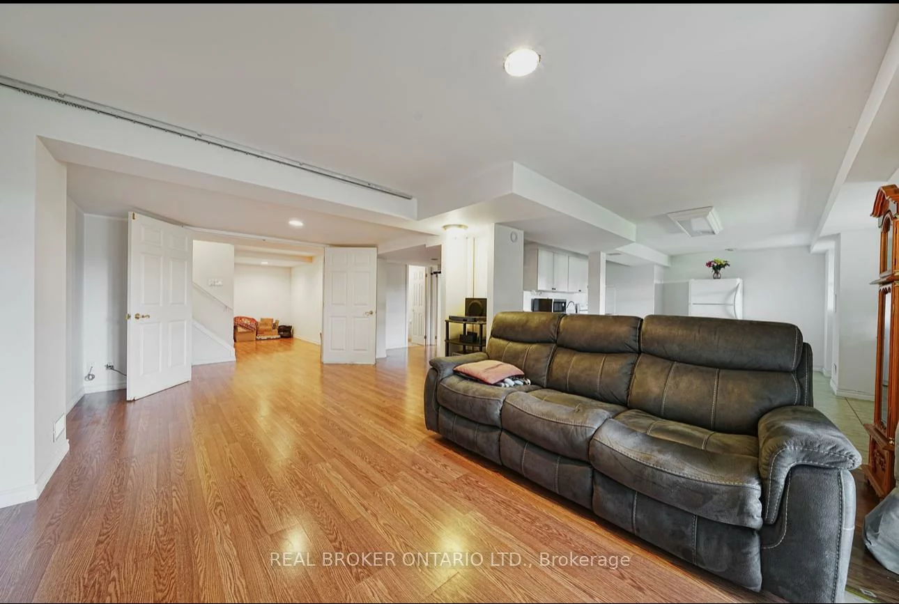 39, Woodroof, Bayview Wellington, Aurora