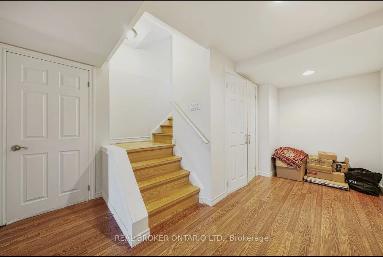 39, Woodroof, Bayview Wellington, Aurora